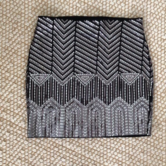 Express Sequin Skirt - Picture 3 of 5